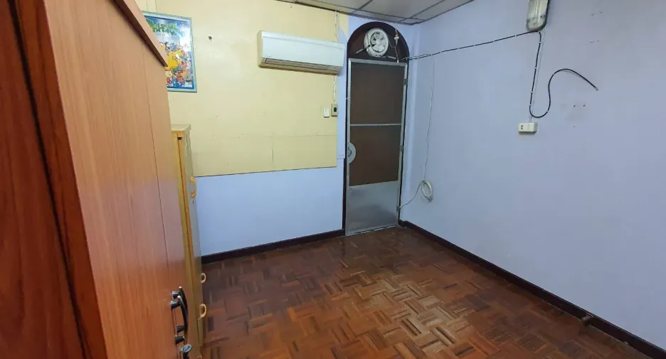 For rent 3 bedrooms townhouse in Bang Bon, Bangkok