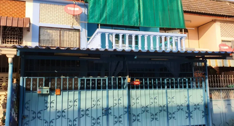 For rent 3 bedrooms townhouse in Bang Bon, Bangkok