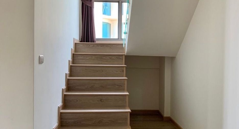 For sale 3 bedrooms condo in Si Racha, Chonburi
