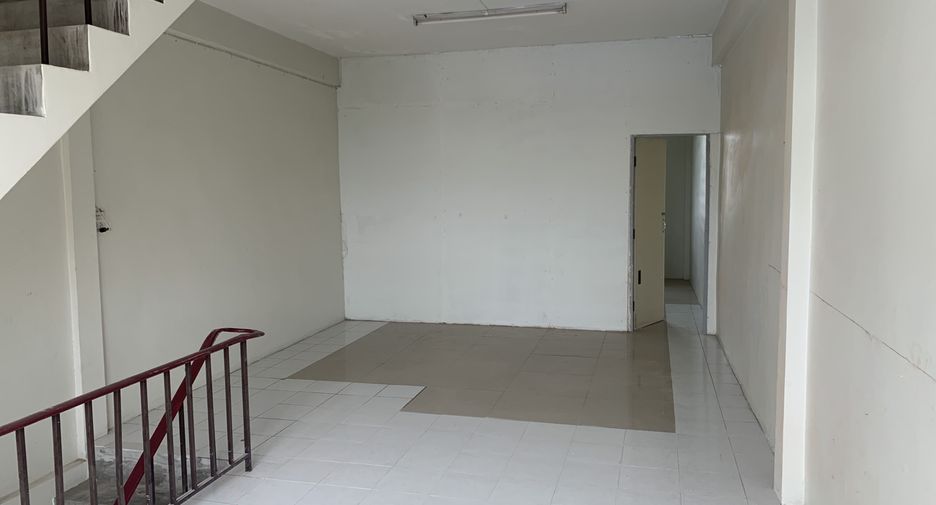 Gewerbefläche zur Miete mit 2 Zimmer in Lam Luk Ka, Pathum Thani