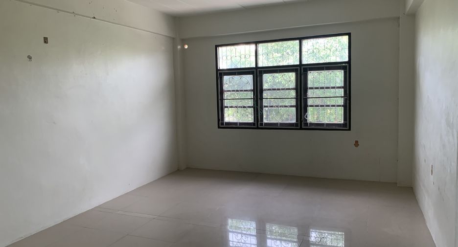Gewerbefläche zur Miete mit 2 Zimmer in Lam Luk Ka, Pathum Thani