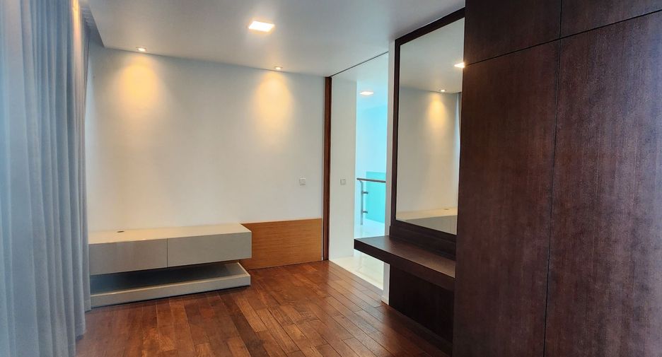 Haus zum Kauf mit 5 Zimmer in Bang Na, Bangkok