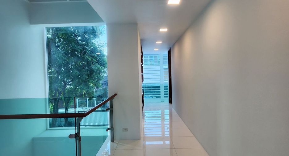 Haus zum Kauf mit 5 Zimmer in Bang Na, Bangkok