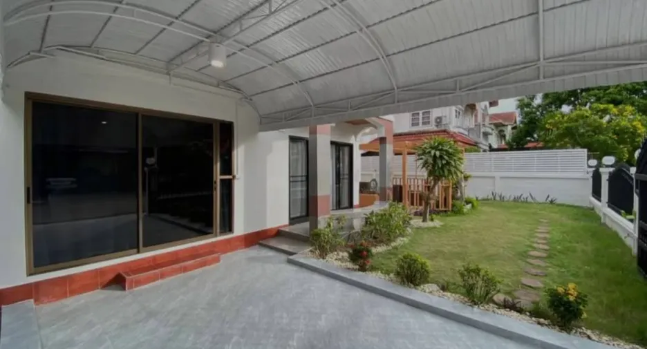 For sale 4 bedrooms house in Mueang Chon Buri, Chonburi