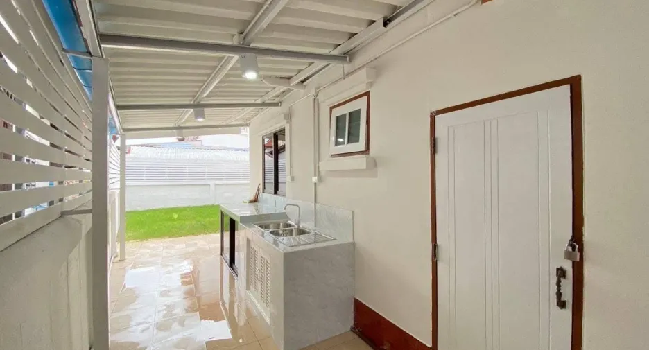 For sale 4 bedrooms house in Mueang Chon Buri, Chonburi