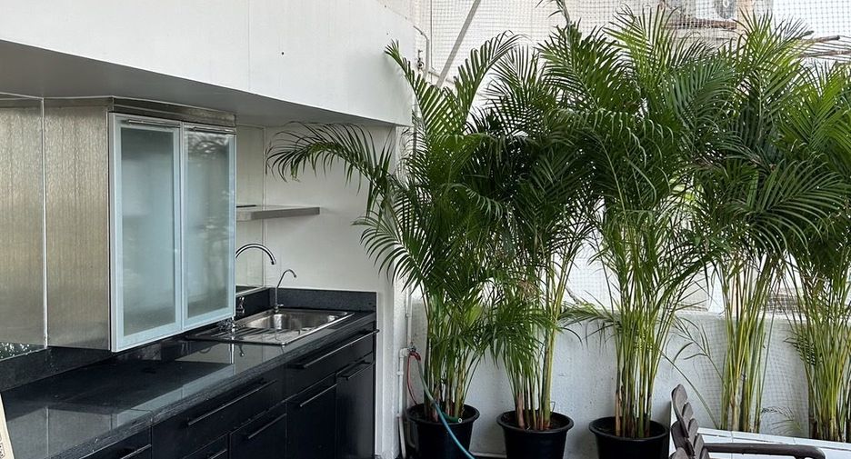 For sale 2 bedrooms condo in Yan Nawa, Bangkok