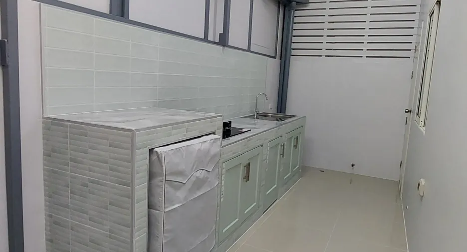 For rent 4 bedrooms townhouse in Thalang, Phuket