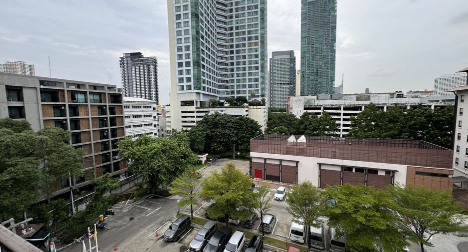 Condo en venta y en alquiler de 2 habitaciones en Sathon, Bangkok