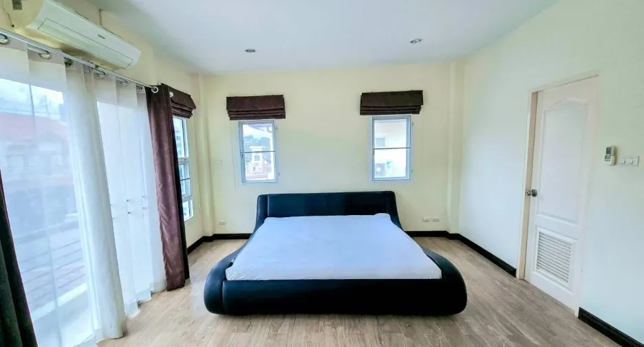 Casa adosada en alquiler de 3 habitaciones en Thalang, Phuket