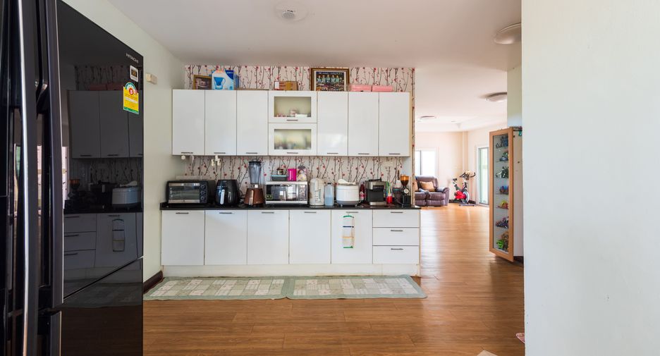 Haus zum Kauf mit 4 Zimmer in Mueang Samut Prakan, Samut Prakan