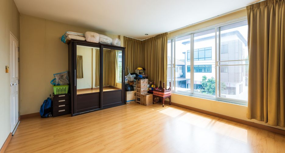 Haus zum Kauf mit 4 Zimmer in Mueang Samut Prakan, Samut Prakan