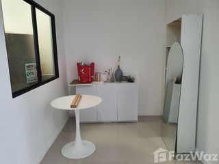 For rent 3 bedrooms townhouse in Saphan Sung, Bangkok