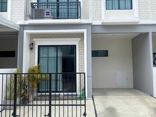 For sale and for rent 3 bedrooms townhouse in Saphan Sung, Bangkok