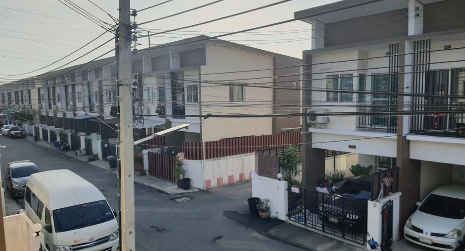 For sale 2 bedrooms townhouse in Khlong Sam Wa, Bangkok