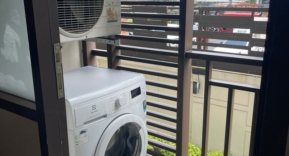 For sale 1 bed condo in Khlong Toei, Bangkok
