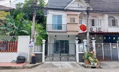 Casa adosada en venta de 3 habitaciones en Bang Khen, Bangkok