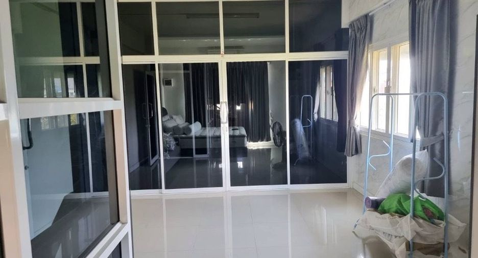 For sale 6 bedrooms townhouse in Lat Krabang, Bangkok