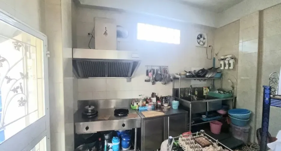 For sale 6 bedrooms townhouse in Lat Krabang, Bangkok