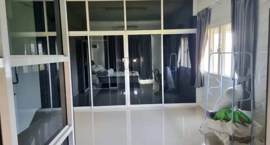 For sale 6 bedrooms townhouse in Lat Krabang, Bangkok