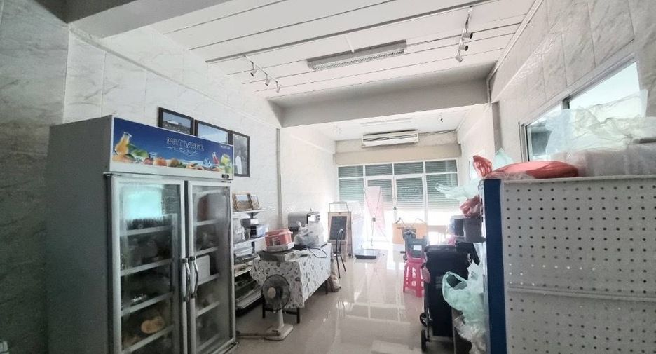 For sale 6 bedrooms townhouse in Lat Krabang, Bangkok
