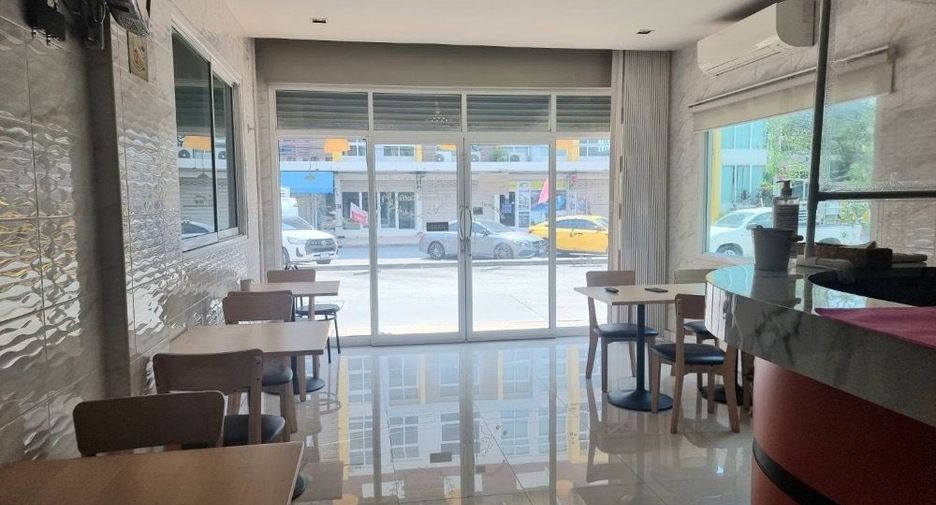 For sale 6 bedrooms townhouse in Lat Krabang, Bangkok
