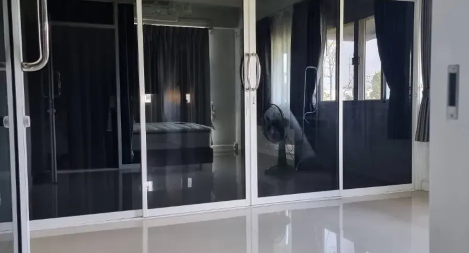 For sale 6 bedrooms townhouse in Lat Krabang, Bangkok