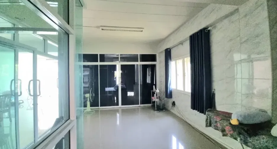 For sale 6 bedrooms townhouse in Lat Krabang, Bangkok