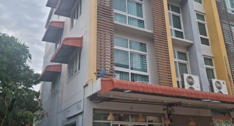 Reihenhaus zum Kauf mit 6 Zimmer in Lat Krabang, Bangkok