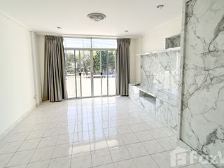 Gewerbefläche zum Kauf mit 2 Zimmer in Bang Yai, Nonthaburi