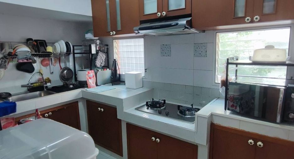 For sale 4 bedrooms house in Thanyaburi, Pathum Thani