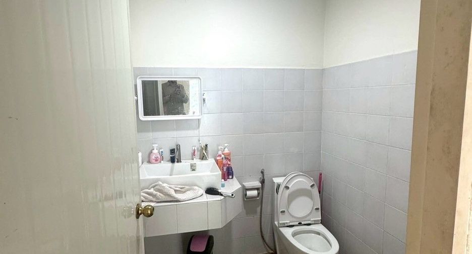 For rent 5 bedrooms townhouse in Mueang Phuket, Phuket