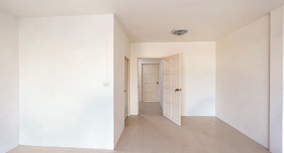 For rent 5 bedrooms townhouse in Mueang Phuket, Phuket