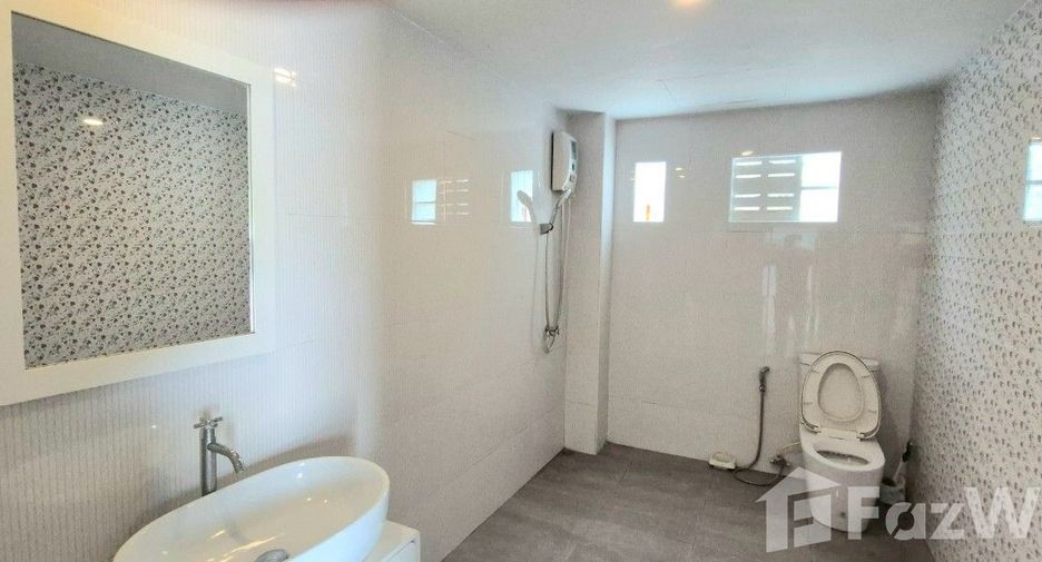 For sale 3 bedrooms house in Mueang Surat Thani, Surat Thani