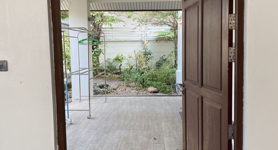 For sale 4 bedrooms house in Pak Kret, Nonthaburi