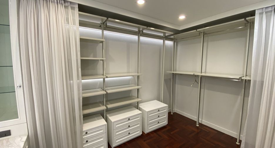 For sale 4 bedrooms house in Pak Kret, Nonthaburi