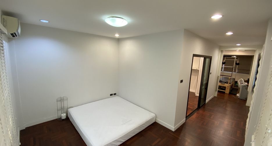 For sale 4 bedrooms house in Pak Kret, Nonthaburi