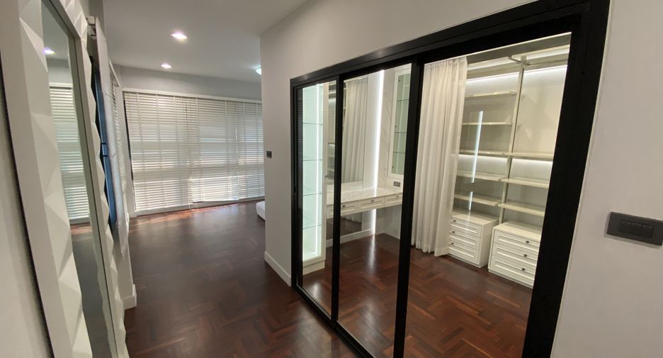 For sale 4 bedrooms house in Pak Kret, Nonthaburi