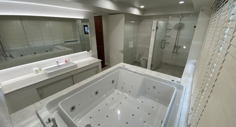 For sale 4 bedrooms house in Pak Kret, Nonthaburi
