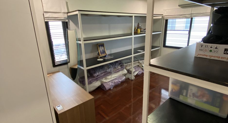 For sale 4 bedrooms house in Pak Kret, Nonthaburi