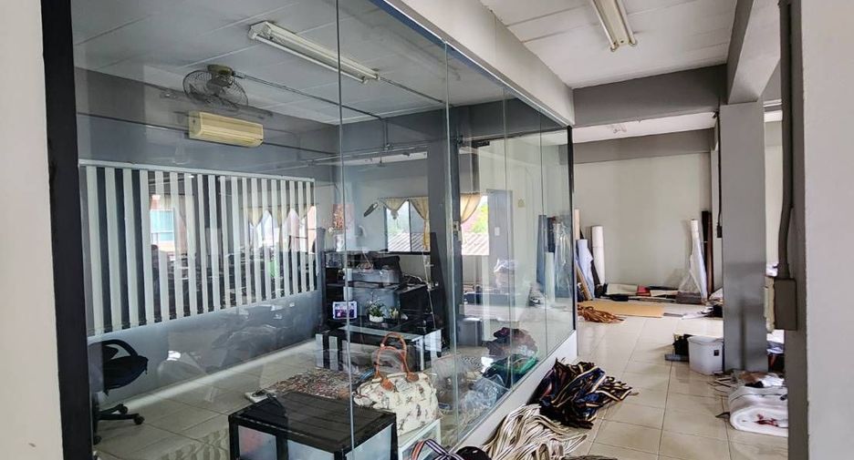 For sale retail Space in Wang Thonglang, Bangkok
