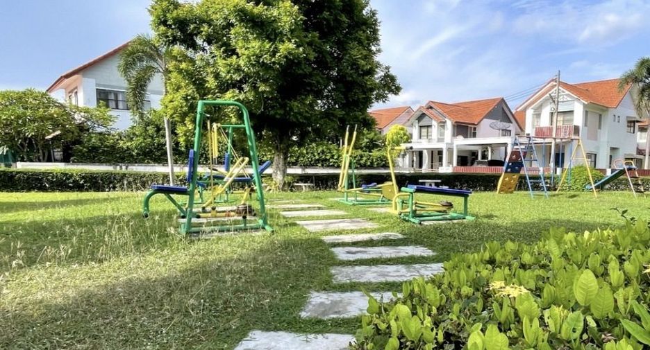 For sale 3 bedrooms house in Si Racha, Chonburi
