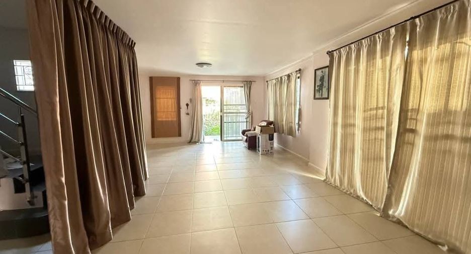 For sale 3 bedrooms house in Si Racha, Chonburi