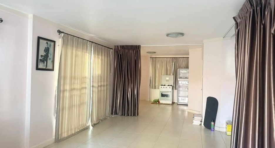 For sale 3 bedrooms house in Si Racha, Chonburi