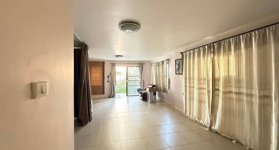 For sale 3 bedrooms house in Si Racha, Chonburi