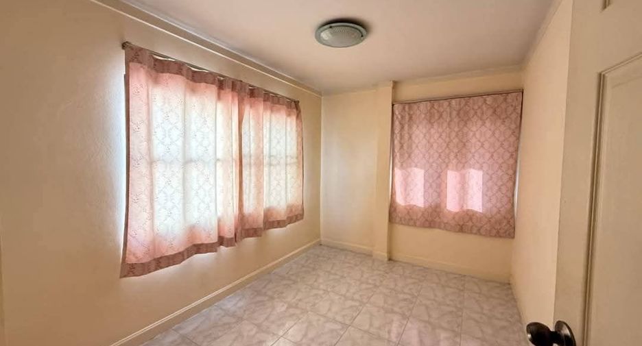 For sale 3 bedrooms house in Si Racha, Chonburi