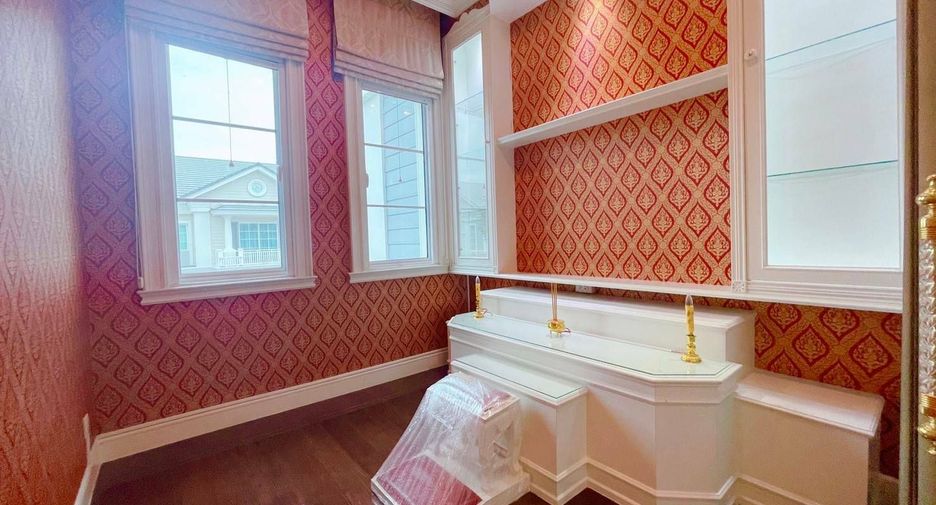 For sale and for rent 4 bedrooms house in Bang Phli, Samut Prakan