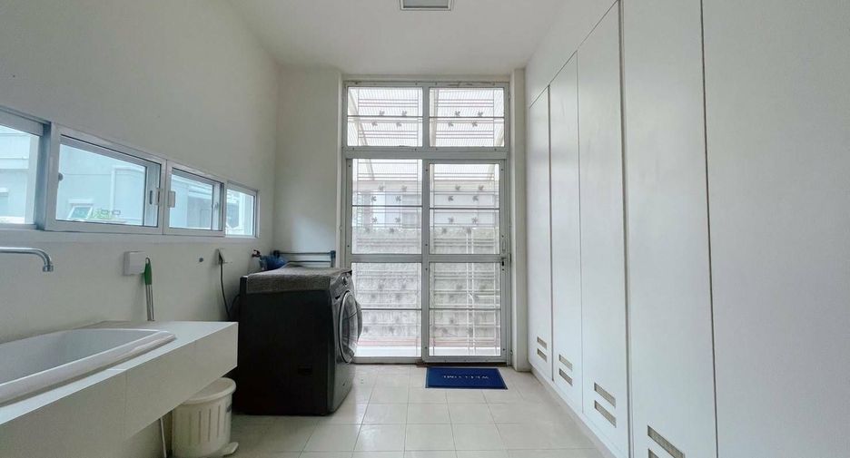 For sale and for rent 4 bedrooms house in Bang Phli, Samut Prakan