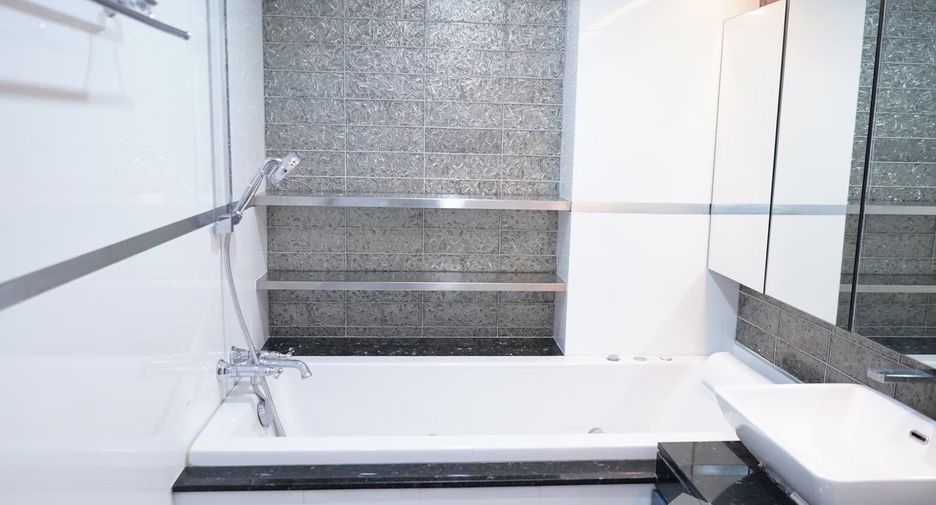 For sale 2 bedrooms condo in Suan Luang, Bangkok