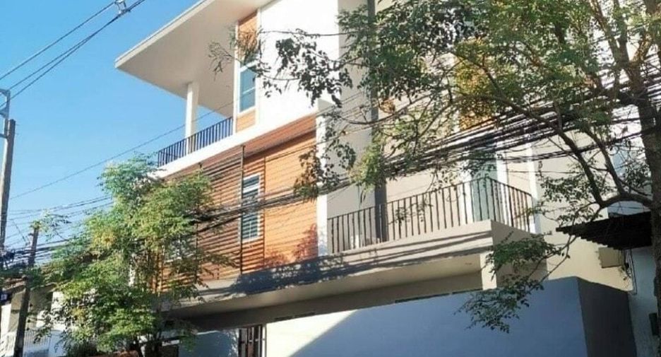 For sale and for rent 6 bedrooms house in Chatuchak, Bangkok