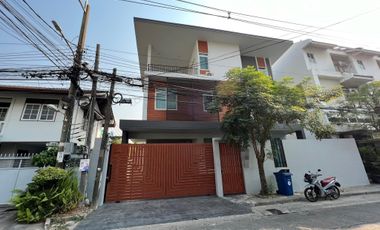 For sale and for rent 6 bedrooms house in Chatuchak, Bangkok